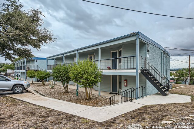 Image 6 of 29 For 1559 Parkview Dr F4