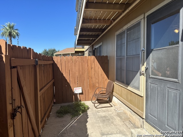 Listing photo id 11 for 911 Vance Jackson 104j