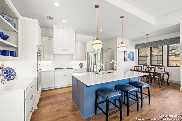 Listing photo id 8 for 1025 Comanche Hills