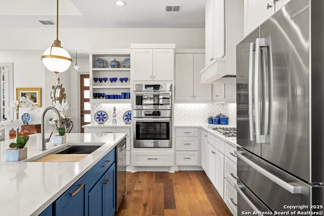 Listing photo id 9 for 1025 Comanche Hills