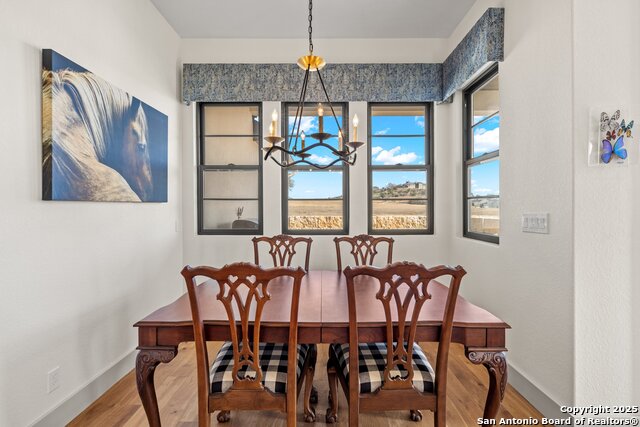 Listing photo id 12 for 1025 Comanche Hills