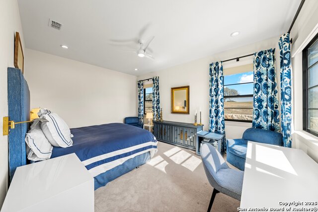 Listing photo id 14 for 1025 Comanche Hills