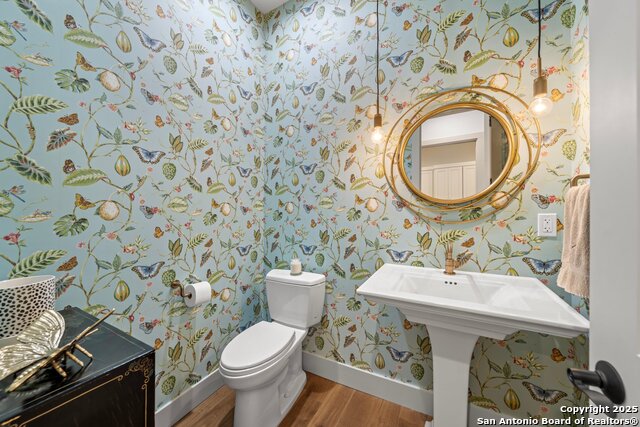 Listing photo id 17 for 1025 Comanche Hills