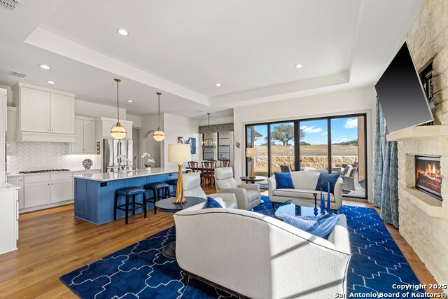 Listing photo id 7 for 1025 Comanche Hills