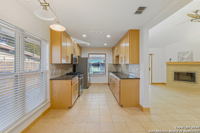 Listing photo id 11 for 13907 Sea Horse Ave