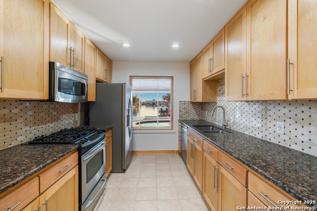Listing photo id 13 for 13907 Sea Horse Ave