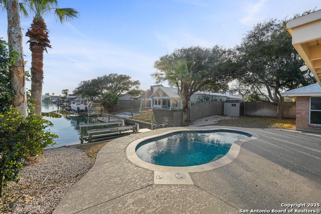 Listing photo id 15 for 13907 Sea Horse Ave
