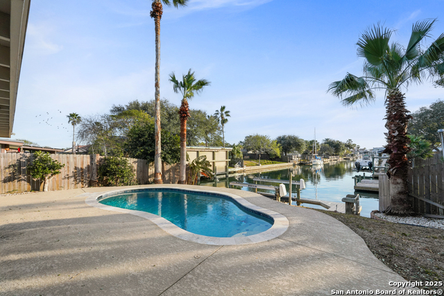 Listing photo id 16 for 13907 Sea Horse Ave