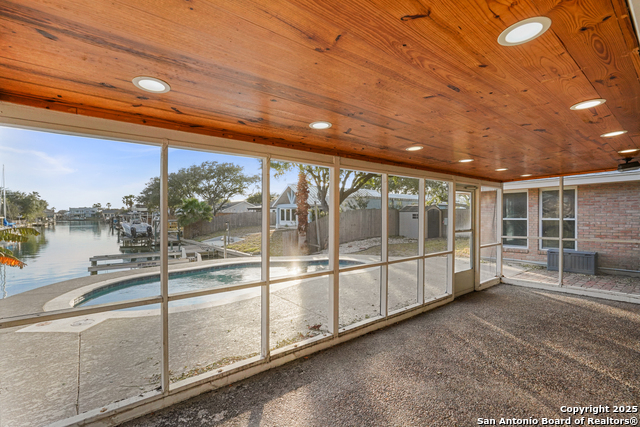 Listing photo id 17 for 13907 Sea Horse Ave