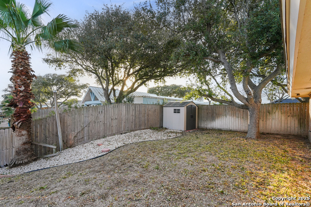 Listing photo id 32 for 13907 Sea Horse Ave