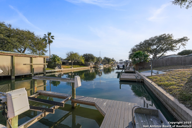 Listing photo id 35 for 13907 Sea Horse Ave