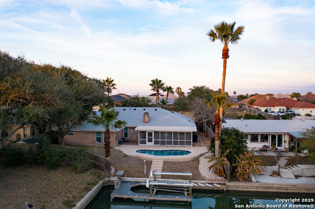 Listing photo id 37 for 13907 Sea Horse Ave