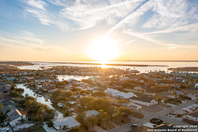 Listing photo id 38 for 13907 Sea Horse Ave