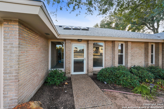Listing photo id 3 for 13907 Sea Horse Ave