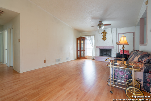 Image 4 of 25 For 5922 Lakedale