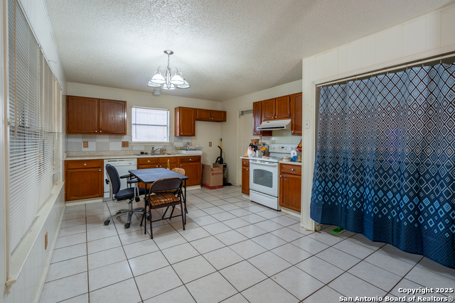 Image 6 of 25 For 5922 Lakedale