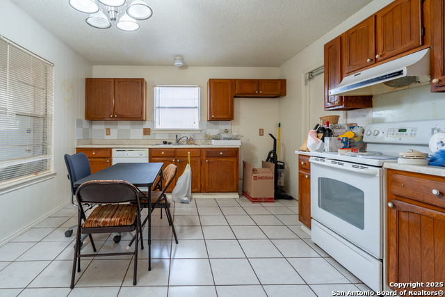 Image 7 of 25 For 5922 Lakedale