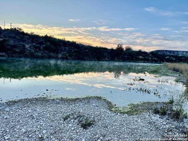 Listing photo id 12 for 292 Private Road 2430