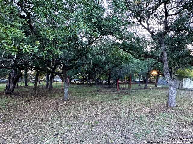 Listing photo id 2 for 292 Private Road 2430