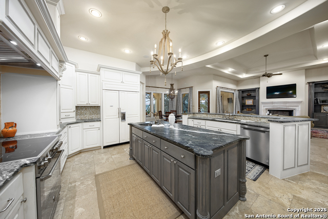 Listing photo id 18 for 8639 Terra Dale