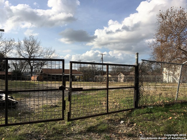 Listing photo id 1 for 1711 Brazos St N