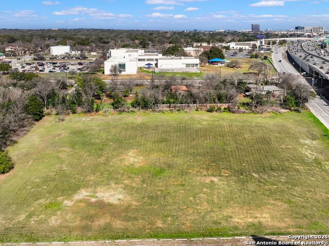 Listing photo id 8 for 1919 Loop 410 Nw