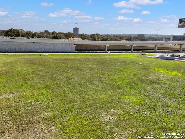 Listing photo id 9 for 1919 Loop 410 Nw