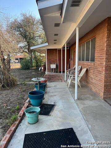 Listing photo id 13 for 720 12th N 