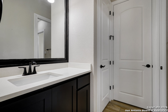 Listing photo id 31 for 17710 Bellini Hi