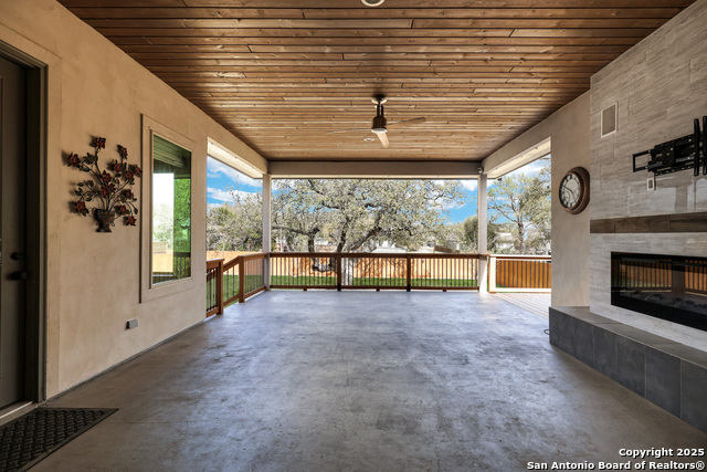 Listing photo id 35 for 17710 Bellini Hi