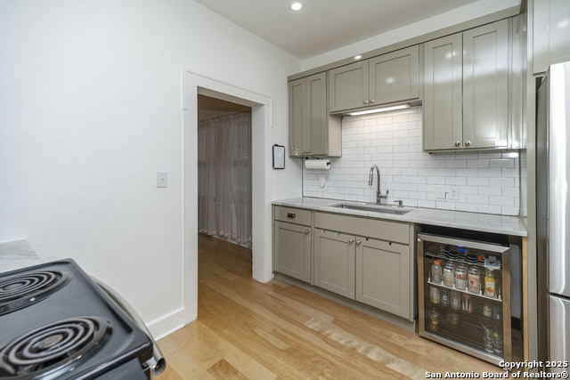 Listing photo id 9 for 935 Highland Blvd E