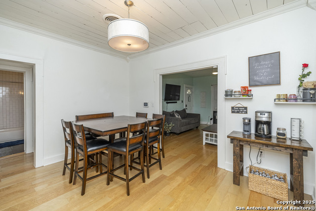 Listing photo id 12 for 935 Highland Blvd E