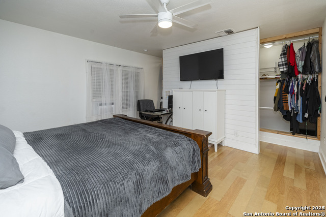 Listing photo id 16 for 935 Highland Blvd E
