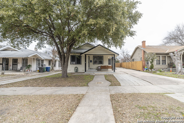 Listing photo id 0 for 935 Highland Blvd E