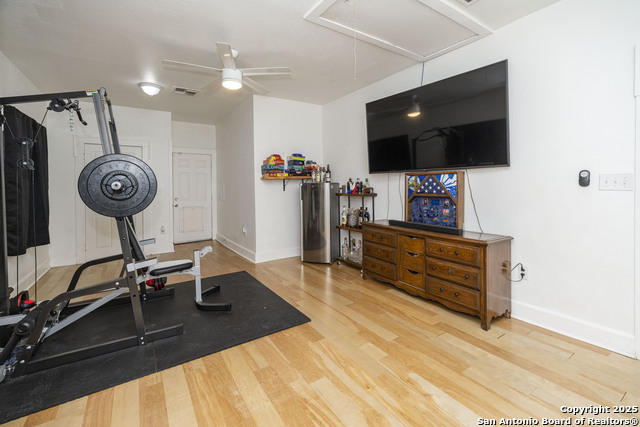 Listing photo id 26 for 935 Highland Blvd E