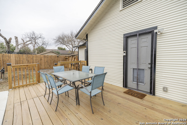 Listing photo id 27 for 935 Highland Blvd E