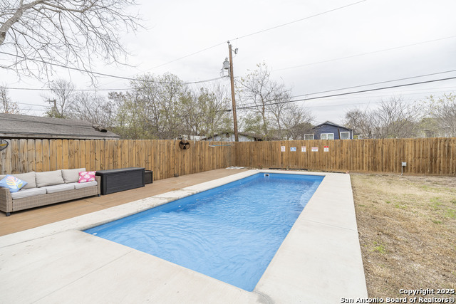 Listing photo id 28 for 935 Highland Blvd E
