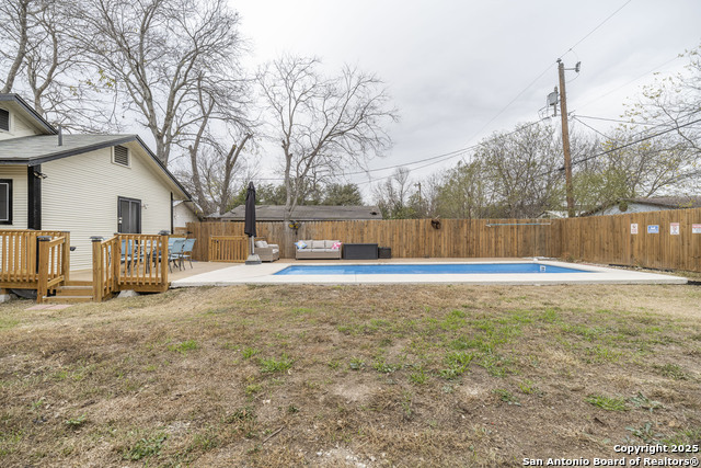 Listing photo id 30 for 935 Highland Blvd E