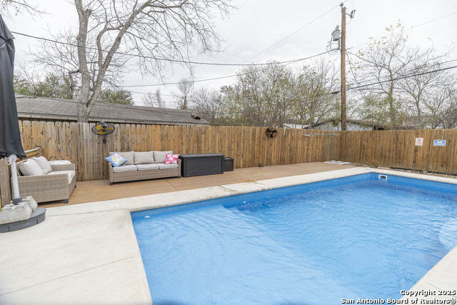 Listing photo id 31 for 935 Highland Blvd E