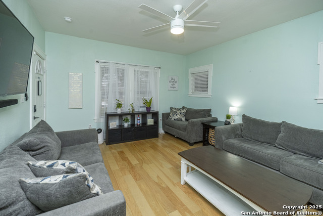 Listing photo id 4 for 935 Highland Blvd E