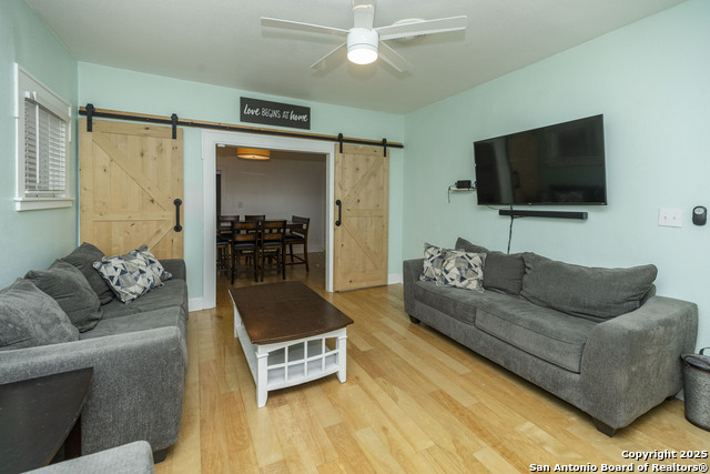 Listing photo id 5 for 935 Highland Blvd E