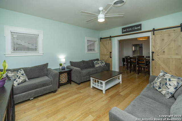 Listing photo id 6 for 935 Highland Blvd E
