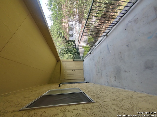 Image 6 of 13 For 14418 Castlebury Dr  3