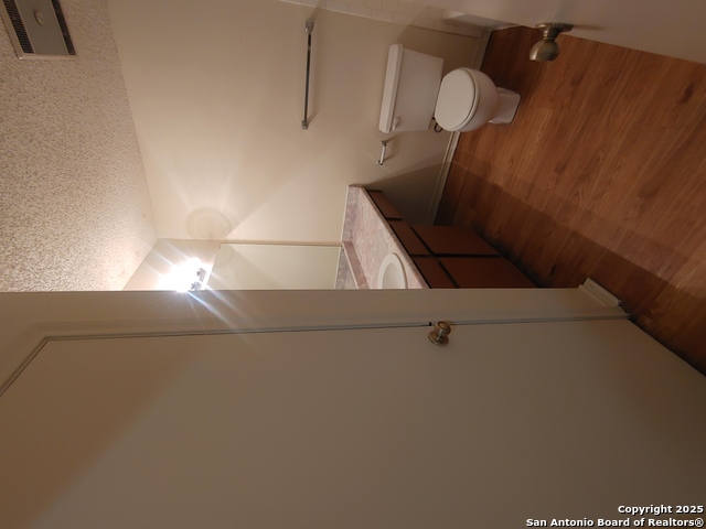 Image 8 of 13 For 14418 Castlebury Dr  3