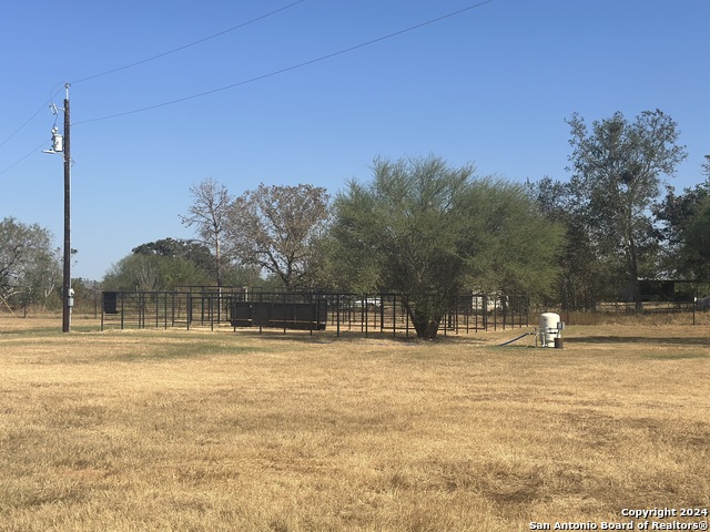 Listing photo id 31 for 3499 County Rd 476