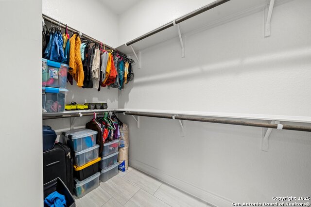 Image 17 of 44 For 840 Teakmill Trail