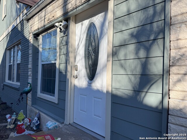 Listing photo id 2 for 611 Avant Ave