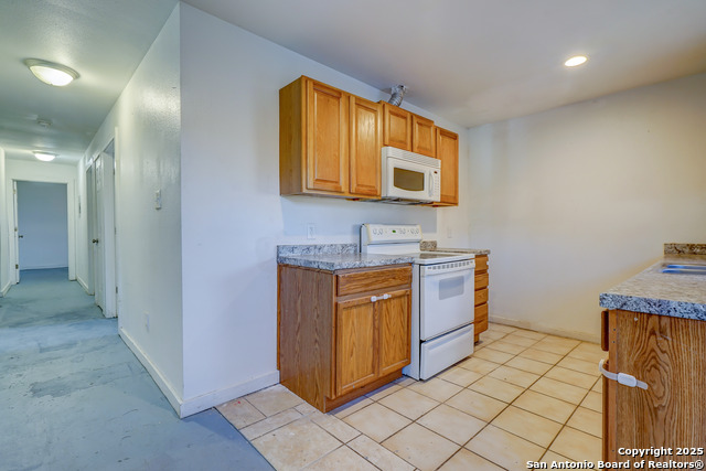 Image 21 of 28 For 1114 San Marcos S
