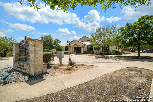 Listing photo id 0 for 12703 Spectrum Dr
