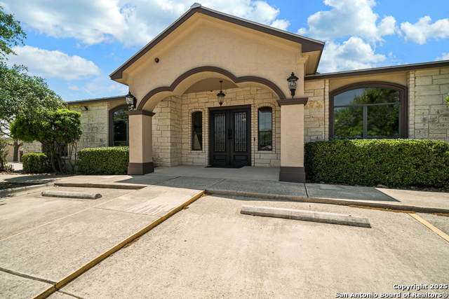 Listing photo id 1 for 12703 Spectrum Dr